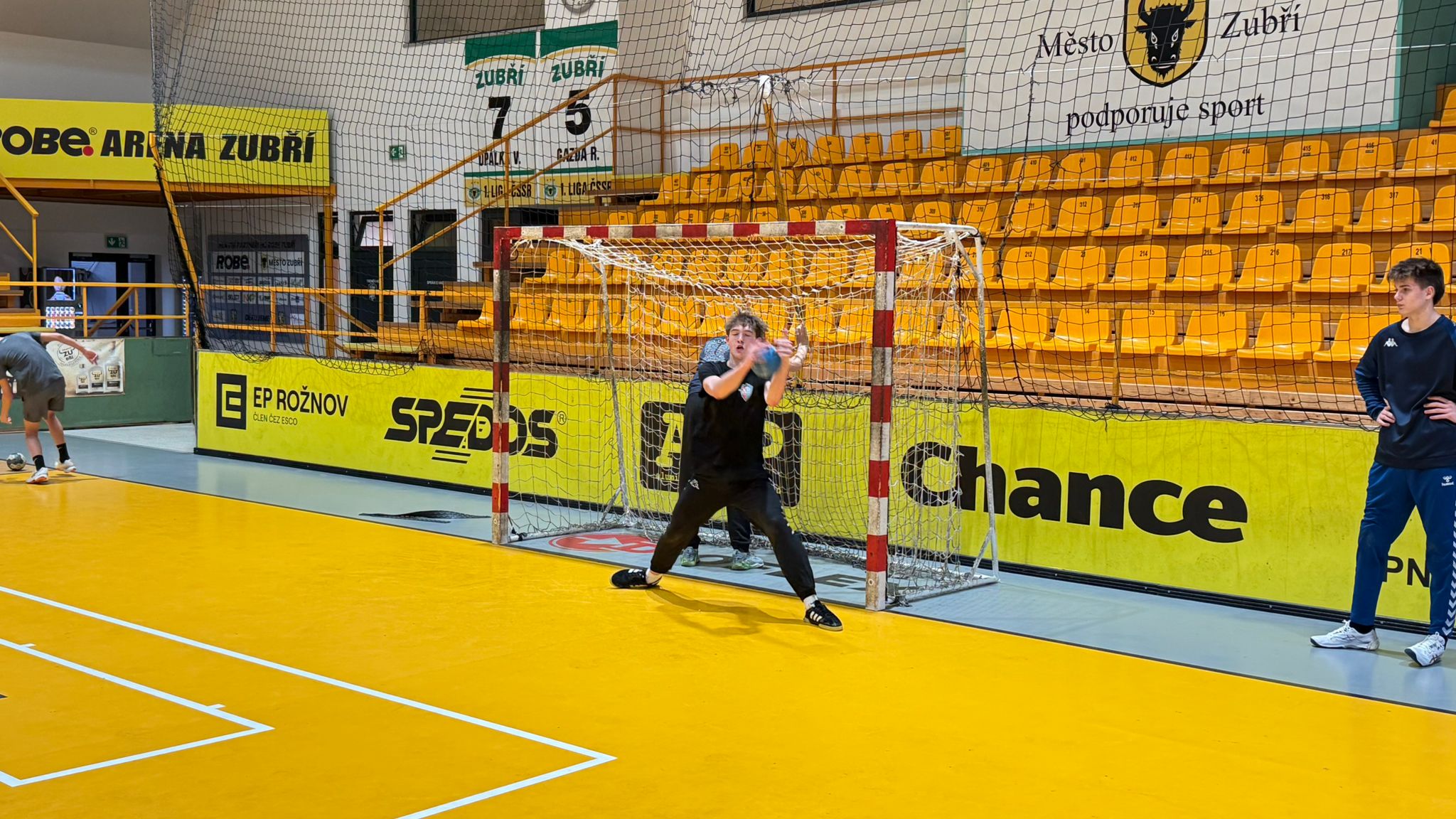 Kemp HAZK pro hráče ročníku 2011 a 2012 - Handball club Zubří